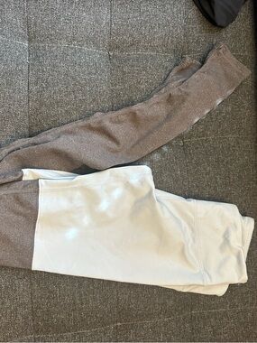 ALO Yoga Light Gray & Taupe Reversible Leggings